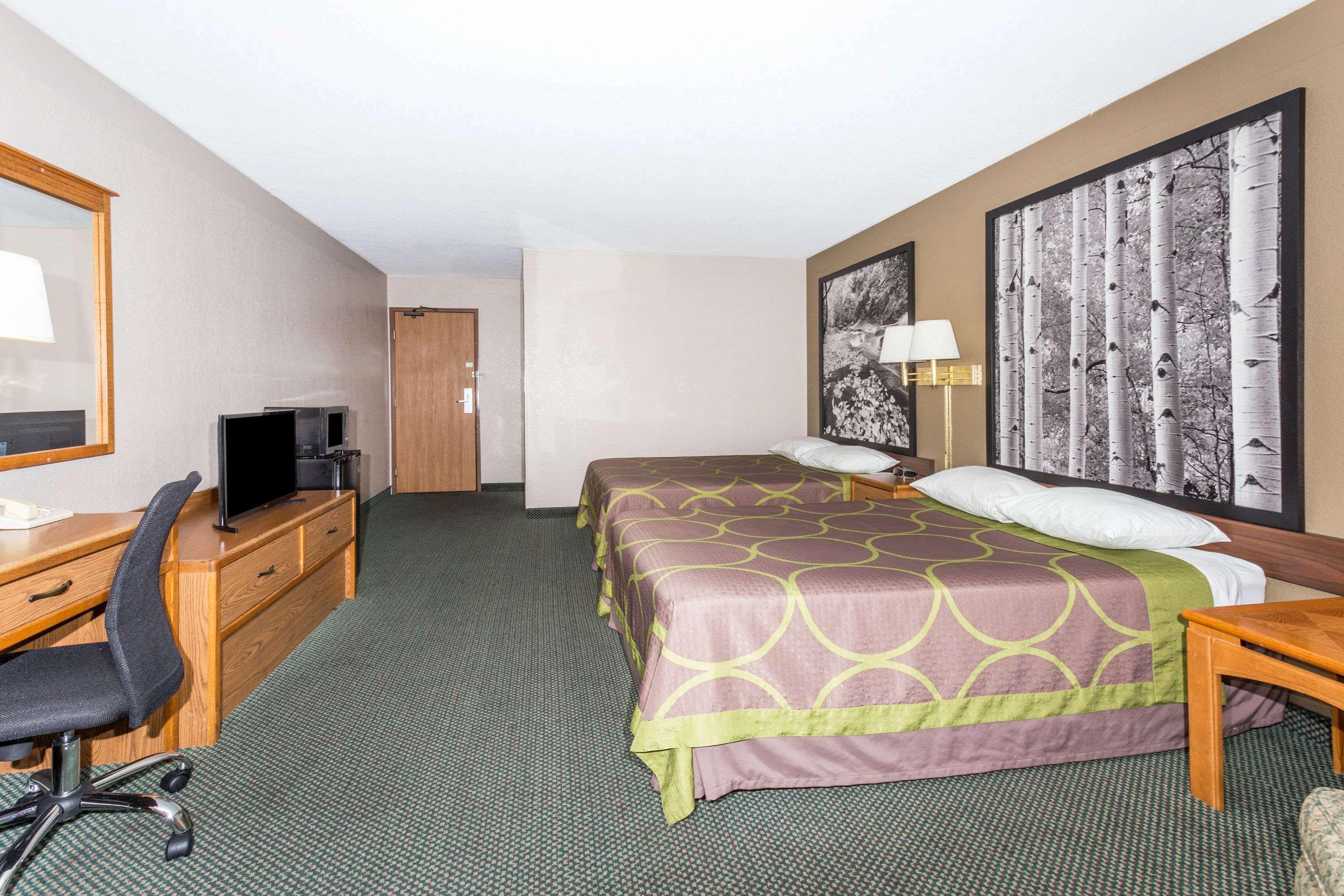 Super 8 By Wyndham Ft. Morgan 2*